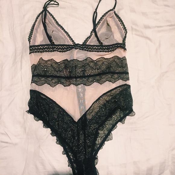 NWT VS lingerie - Picture 4 of 7